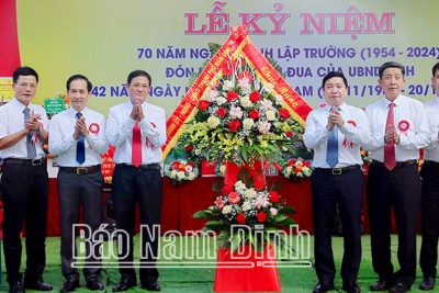 70 năm ngày thành lập trường và đón nhận cờ thi đua của UBND tỉnh nam Định tặng trường Tiểu học Mỹ Tân