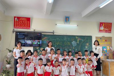 Trường tiểu học Mỹ Tân chào đón các bé 5 tuổi trường Mầm non Mỹ Tân đến thăm trường.